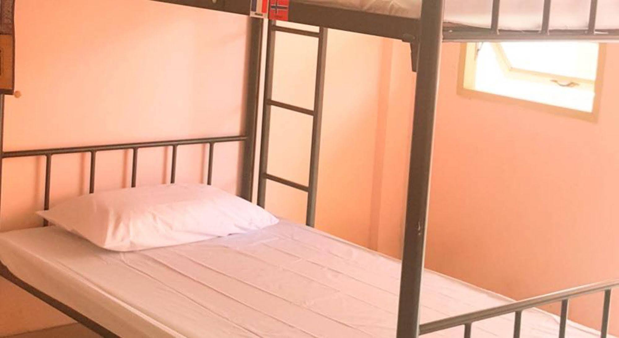 The Galiness International Backpacker Hostel Phuket Patong Bagian luar foto